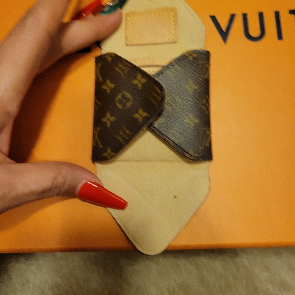 Louis Vuitton Jewelry Case (Orig $ LV Necklace) - Picture 2 of 6
